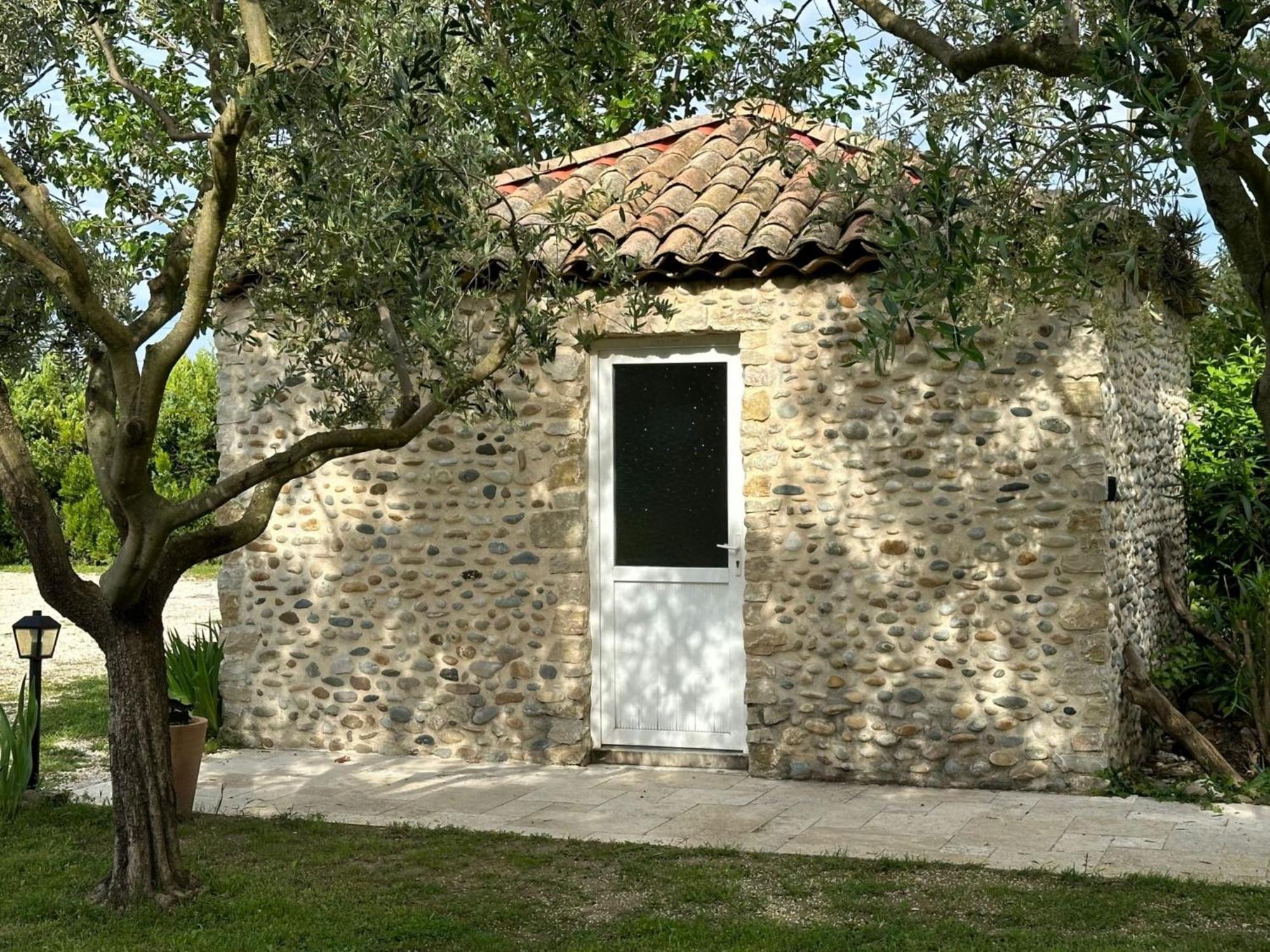 Maisonnette Independante Au Calme Dans Un Grand Jardin Chateauneuf-du-Rhone ภายนอก รูปภาพ