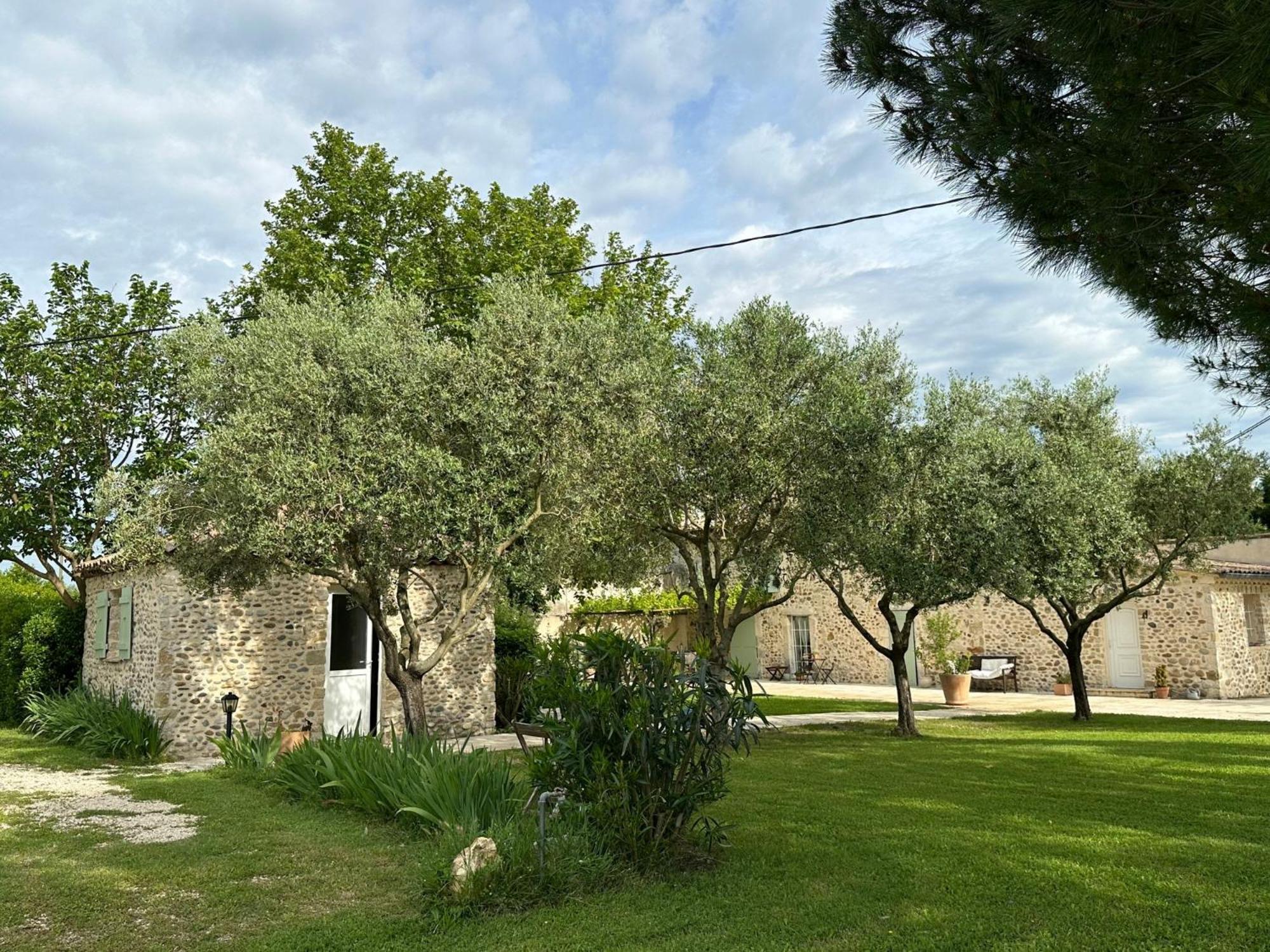 Maisonnette Independante Au Calme Dans Un Grand Jardin Chateauneuf-du-Rhone ภายนอก รูปภาพ