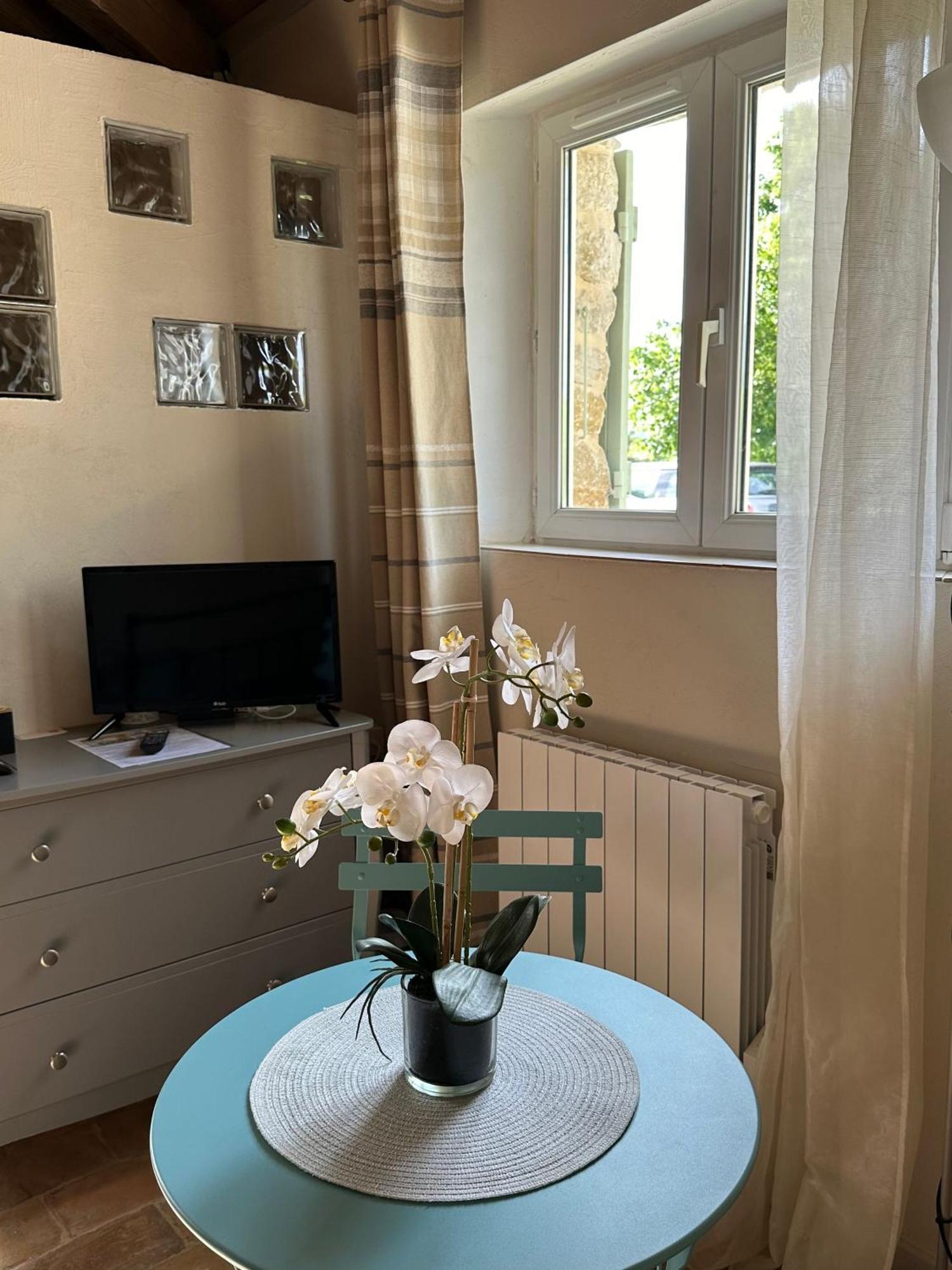Maisonnette Independante Au Calme Dans Un Grand Jardin Chateauneuf-du-Rhone ภายนอก รูปภาพ